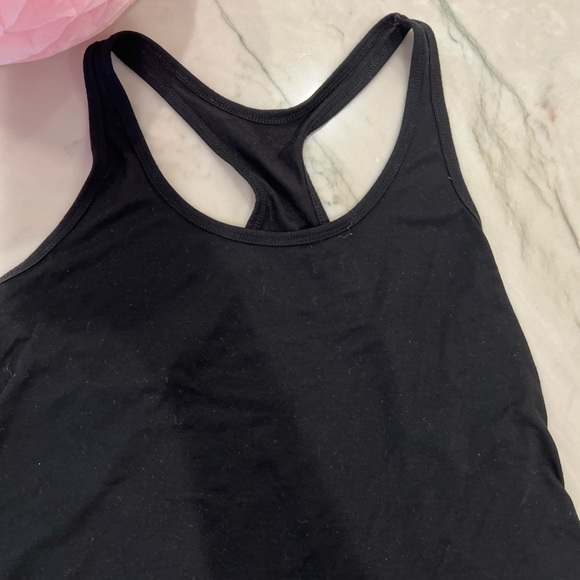 Old Navy Active Wear Tank Top size M in color black - Picture 3 of 3